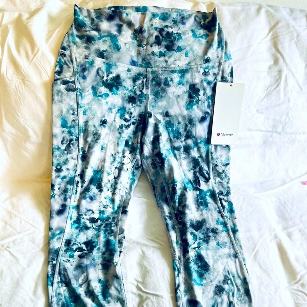 ๐ ๐NWT Lululemon Cropped workout leggings, Size 8 - Picture 1 of 6